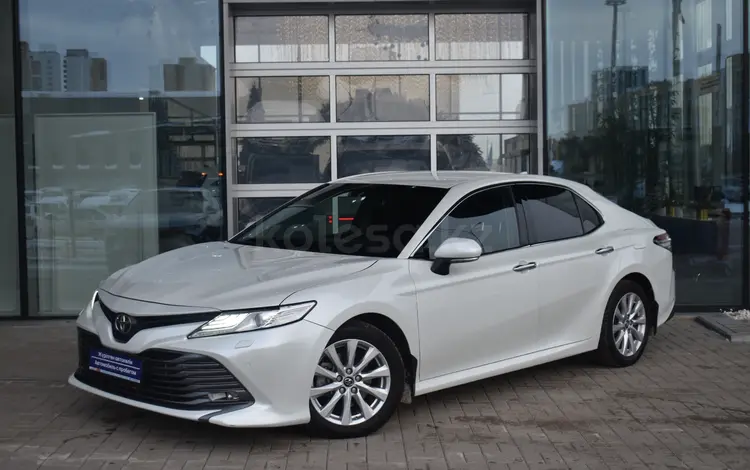 Toyota Camry 2019 года за 12 290 000 тг. в Астана