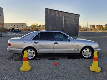 Mercedes-Benz E 230 1997 года за 2 800 000 тг. в Караганда – фото 17