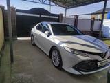 Toyota Camry 2018 года за 15 500 000 тг. в Алматы – фото 2