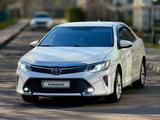 Toyota Camry 2015 года за 11 800 000 тг. в Алматы – фото 2