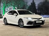 Toyota Camry 2023 года за 20 100 000 тг. в Алматы