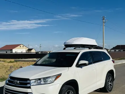 Toyota Highlander 2017 года за 11 500 000 тг. в Атырау