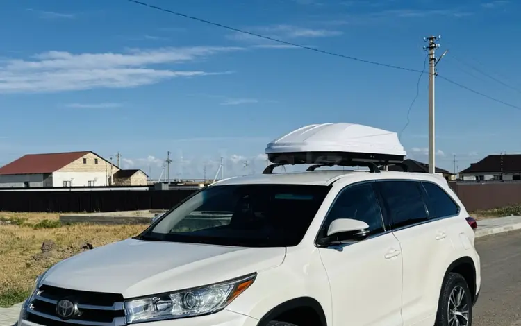 Toyota Highlander 2017 года за 11 500 000 тг. в Атырау