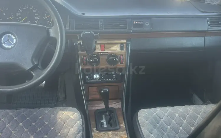 Mercedes-Benz E 230 1992 годаfor1 000 000 тг. в Талдыкорган