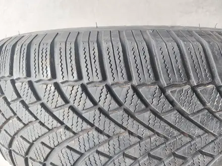 Шина всесезонка BRIDGESTONE BLIZZAK 235-65 R17. за 22 000 тг. в Караганда – фото 3