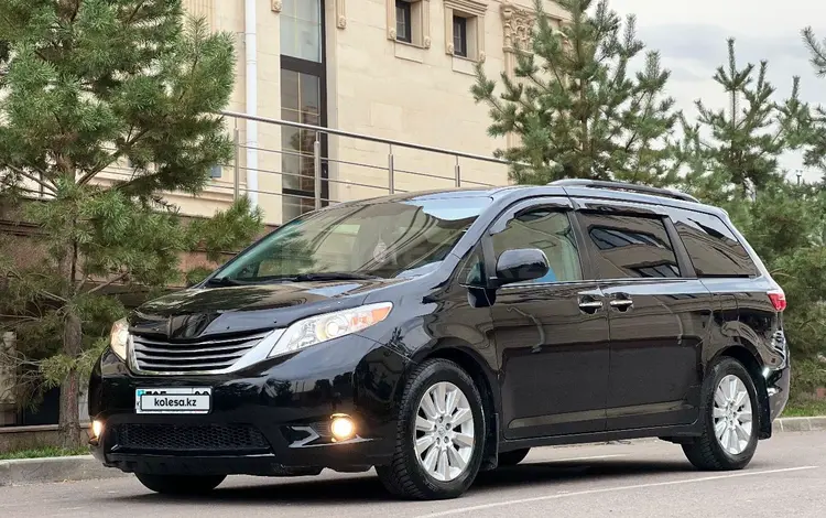 Toyota Sienna 2015 годаfor14 500 000 тг. в Алматы