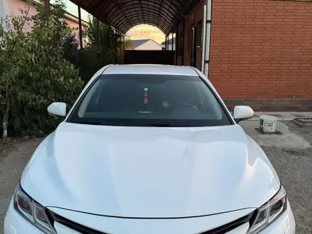 Toyota Camry 2018 года за 13 000 000 тг. в Атырау