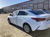 Hyundai Solaris 2021 годаfor7 500 000 тг. в Актобе – фото 2