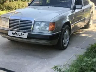 Mercedes-Benz E 230