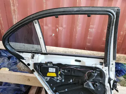 Дверь задней левый BMW E39 за 15 550 тг. в Шымкент – фото 2