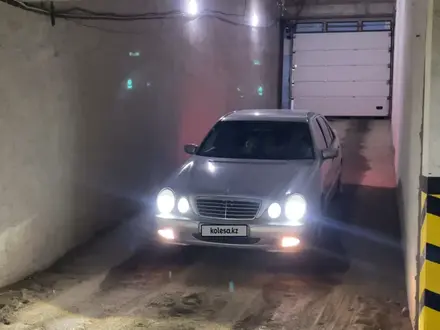 Mercedes-Benz E 200 2000 года за 3 800 000 тг. в Астана – фото 5