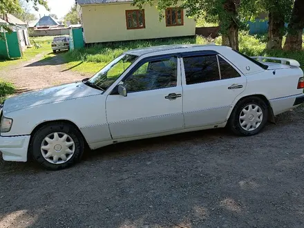 Mercedes-Benz E 230 1991 года за 1 200 000 тг. в Семей – фото 2