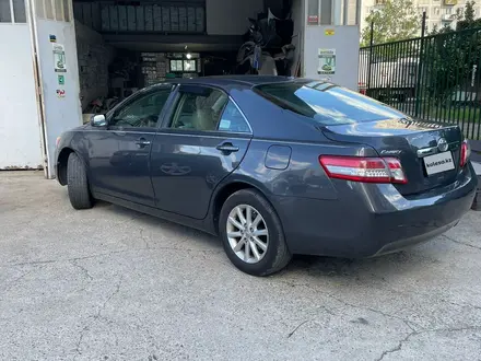 Toyota Camry 2011 года за 4 600 000 тг. в Актобе – фото 2