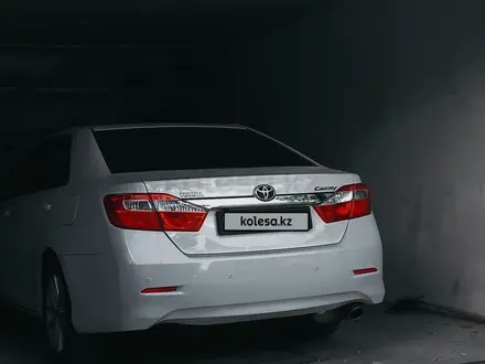 Toyota Camry 2014 года за 10 500 000 тг. в Жанаозен – фото 2