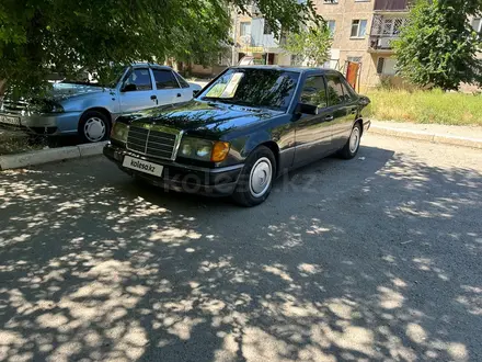 Mercedes-Benz E 200 1991 года за 2 150 000 тг. в Тараз – фото 5