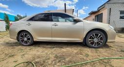 Toyota Camry 2013 года за 8 600 000 тг. в Актобе – фото 3