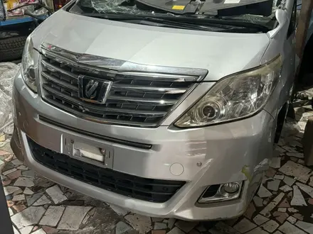 Молдинг капота Toyota Alphard 20 (Рестайлинг) за 95 000 тг. в Караганда
