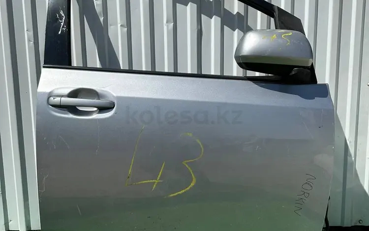 Дверь передняя правая Toyota Sienna за 185 000 тг. в Алматы