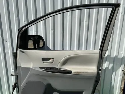 Дверь передняя правая Toyota Sienna за 185 000 тг. в Алматы – фото 3