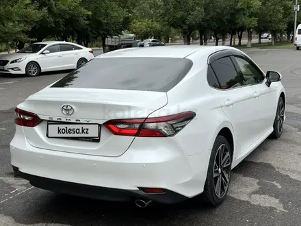 Toyota Camry 2023 года за 19 000 000 тг. в Тараз – фото 4