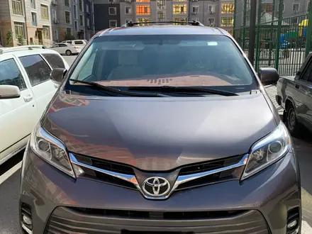 Toyota Sienna 2015 года за 9 000 000 тг. в Атырау – фото 2