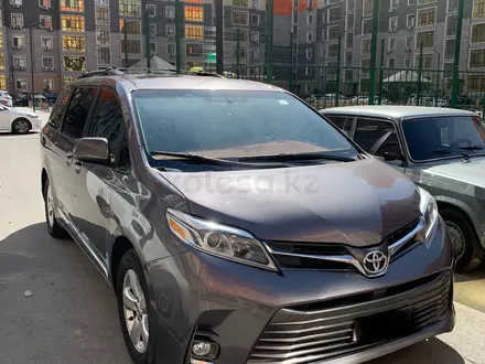 Toyota Sienna 2015 года за 9 000 000 тг. в Атырау