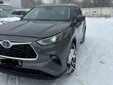 Toyota Highlander 2023 годаүшін26 800 000 тг. в Уральск – фото 2
