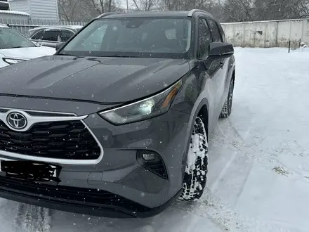 Toyota Highlander 2023 года за 26 800 000 тг. в Уральск – фото 2