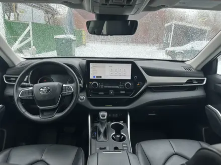 Toyota Highlander 2023 года за 26 800 000 тг. в Уральск – фото 10