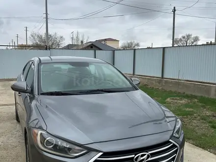 Hyundai Elantra 2018 года за 5 400 069 тг. в Атырау – фото 2