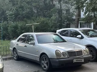 Mercedes-Benz E 230