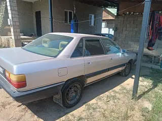 Audi 100