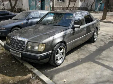 Mercedes-Benz E 260 1990 года за 1 900 000 тг. в Алматы – фото 2