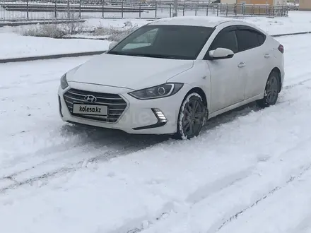 Hyundai Elantra 2018 года за 7 500 000 тг. в Актау – фото 3
