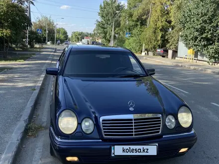 Mercedes-Benz E 230 1997 года за 2 600 000 тг. в Талдыкорган