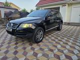 Volkswagen Touareg 2006 года за 10 500 000 тг. в Астана – фото 3