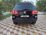 Volkswagen Touareg 2006 года за 10 500 000 тг. в Астана – фото 4