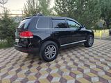 Volkswagen Touareg 2006 года за 10 500 000 тг. в Астана – фото 5