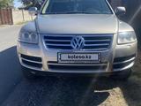 Volkswagen Touareg 2005 годаfor4 400 000 тг. в Тараз