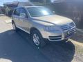 Volkswagen Touareg 2005 годаfor4 400 000 тг. в Тараз – фото 2