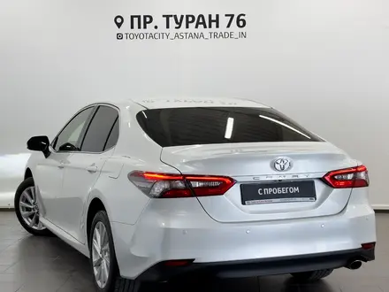 Toyota Camry 2023 года за 16 600 000 тг. в Астана – фото 2