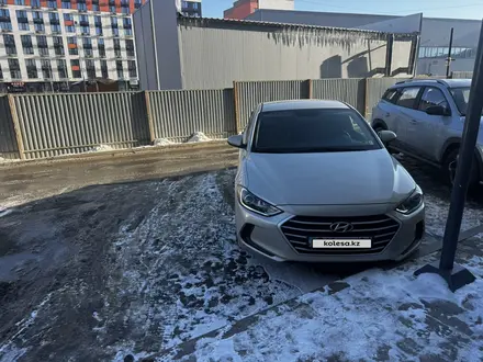 Hyundai Elantra 2017 года за 6 300 000 тг. в Атырау – фото 3
