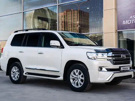 Toyota Land Cruiser 2016 года за 27 000 000 тг. в Астана