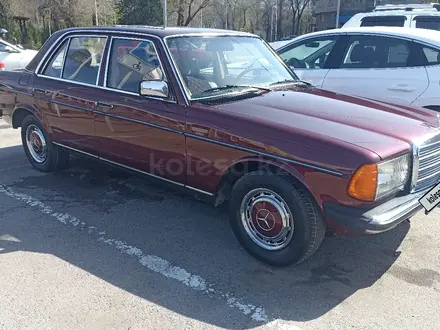 Mercedes-Benz E 200 1982 года за 2 500 000 тг. в Алматы – фото 25