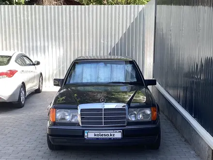 Mercedes-Benz E 230 1992 года за 1 990 000 тг. в Алматы