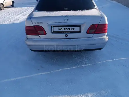 Mercedes-Benz E 230 1997 года за 2 750 000 тг. в Петропавловск – фото 7