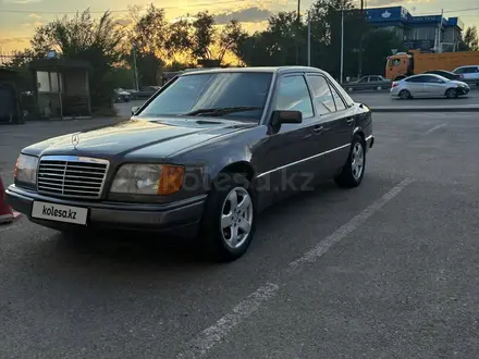 Mercedes-Benz E 220 1993 года за 2 300 000 тг. в Алматы – фото 5