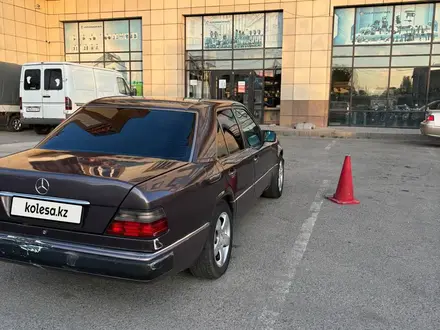 Mercedes-Benz E 220 1993 года за 2 300 000 тг. в Алматы – фото 6