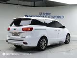 Kia Carnival 2018 года за 7 800 000 тг. в Алматы – фото 2