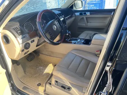 Volkswagen Touareg 2006 года за 5 000 000 тг. в Караганда – фото 5